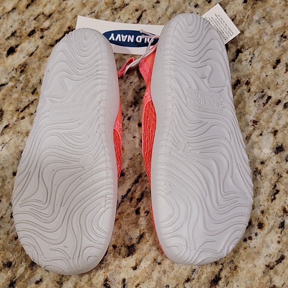 NWT Old Navy Mermaid 🧜‍♀️ water shoes - Picture 4 of 5